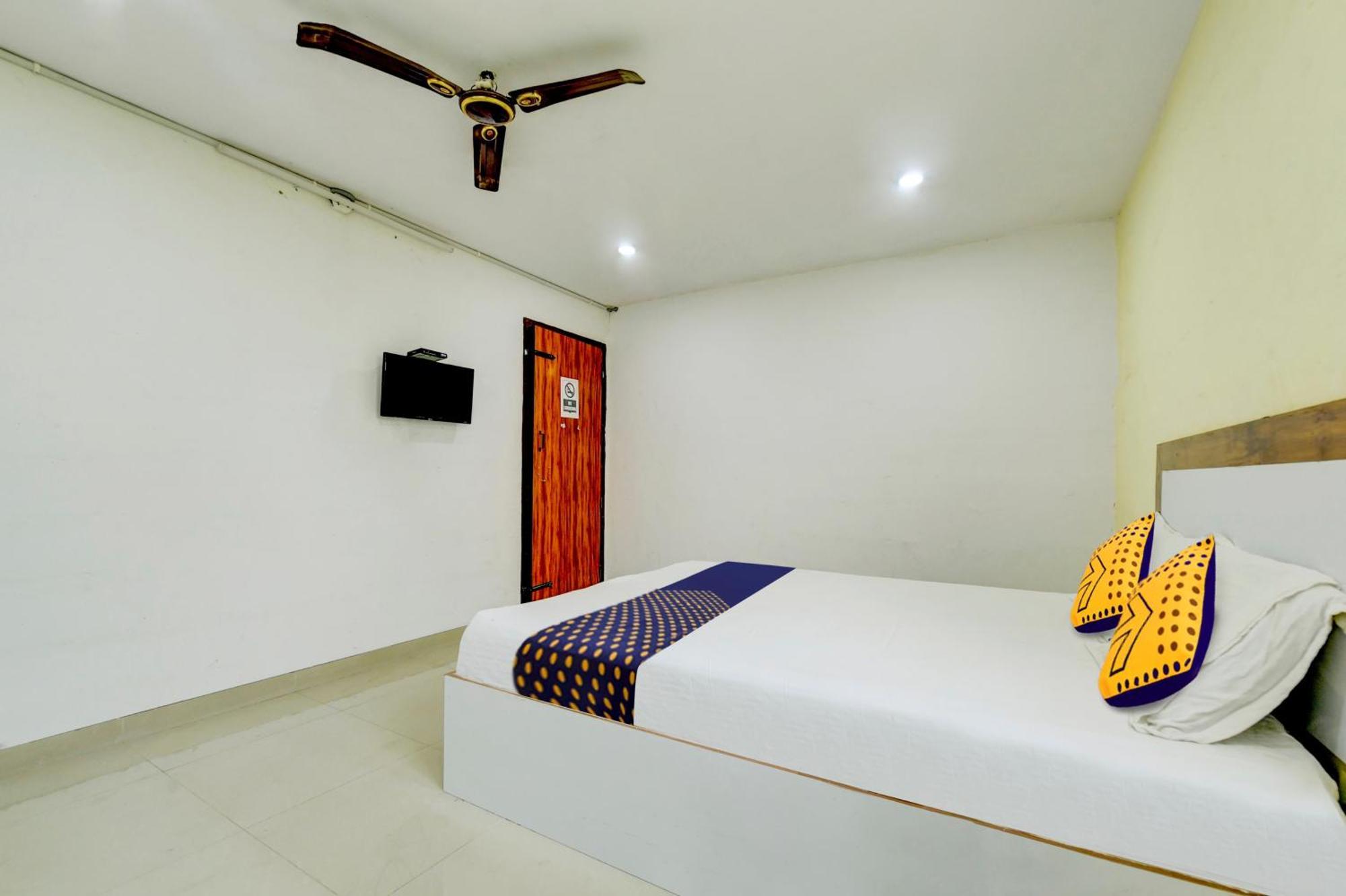 Oyo R K Residency Hotel Nelamangala Exterior photo